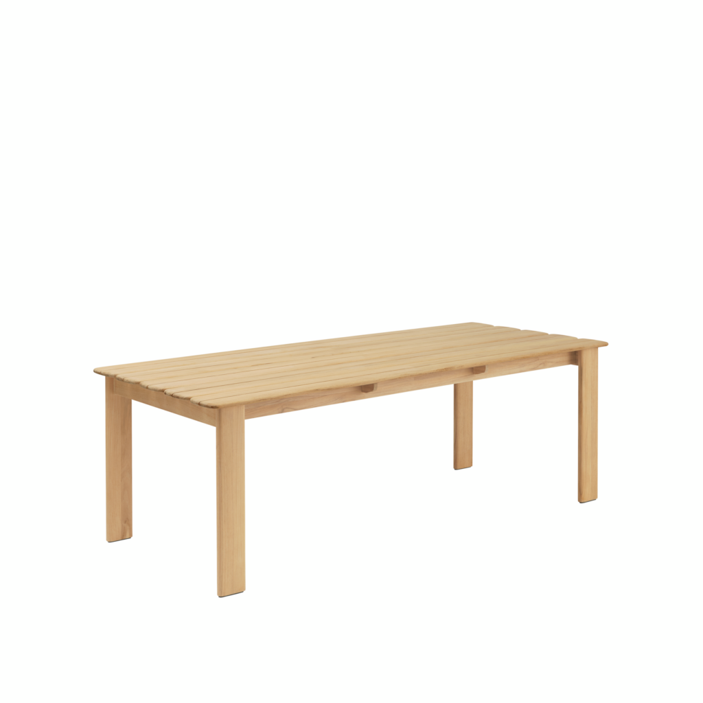 Assemble Table in Teak viewed from Angle
